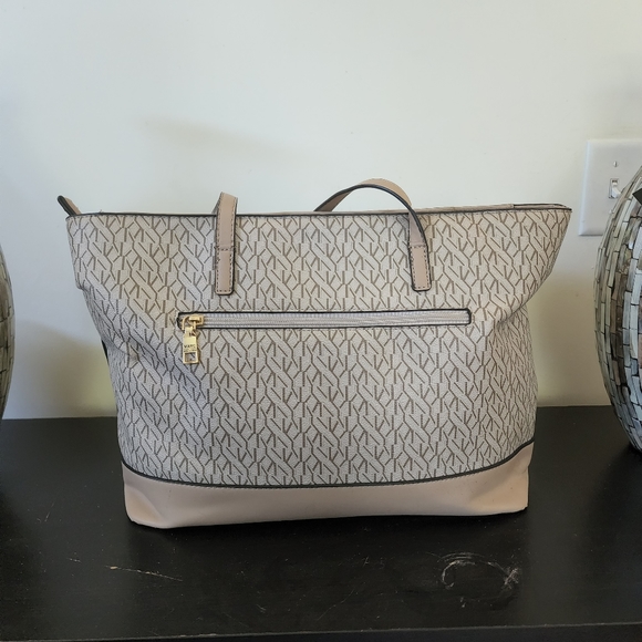 Marc New York Andrew Marc Tan and Beige Tote With Adjustable Straps - Picture 12 of 14